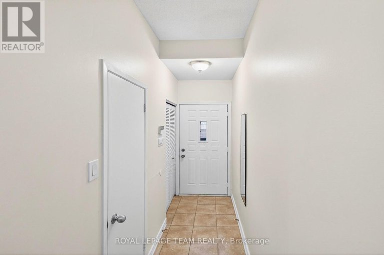 29127398/2-13-bertona-street/manordale/ottawa/ontario/K2G0W2_3