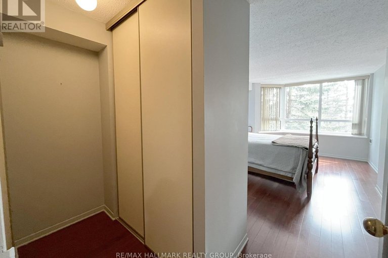 28237793/303-80-sandcastle-drive/leslie-park/ottawa/ontario/K2H9E7_12