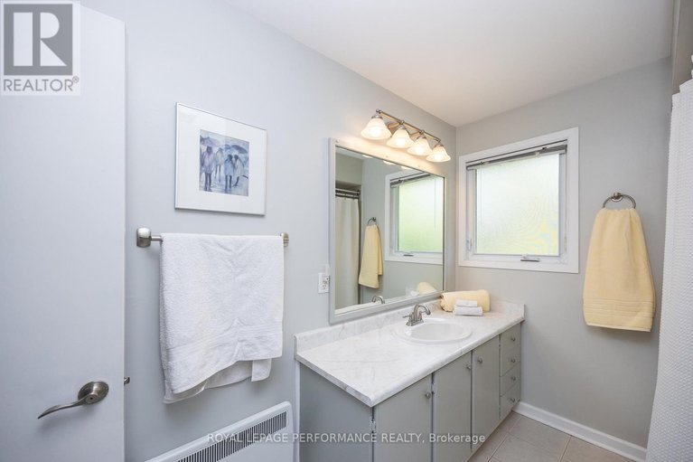 28471884/49-reaney-court/beaverbrook/ottawa/ontario/K2K1W7_31