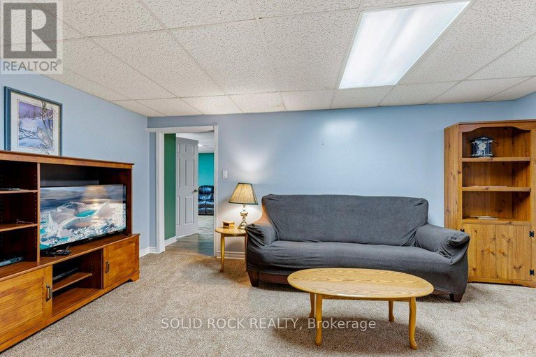28671866/9-grove-street/iroquois/south-dundas/ontario/K0E1K0_30