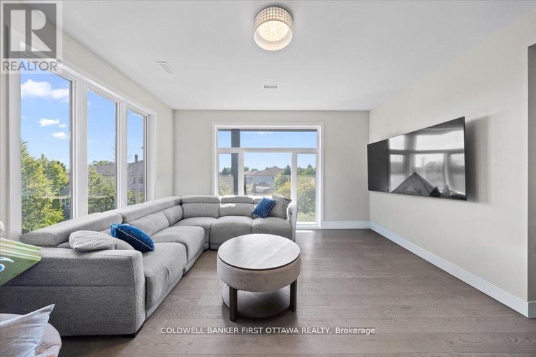 29180172/a-b-25-pennard-way/hunt-club-parkgreenboro/ottawa/ontario/K1T4C1_23