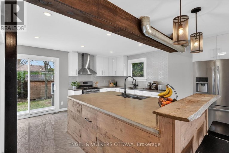 29642090/1358-viking-drive/south-keys/ottawa/ontario/K1V7J7_17