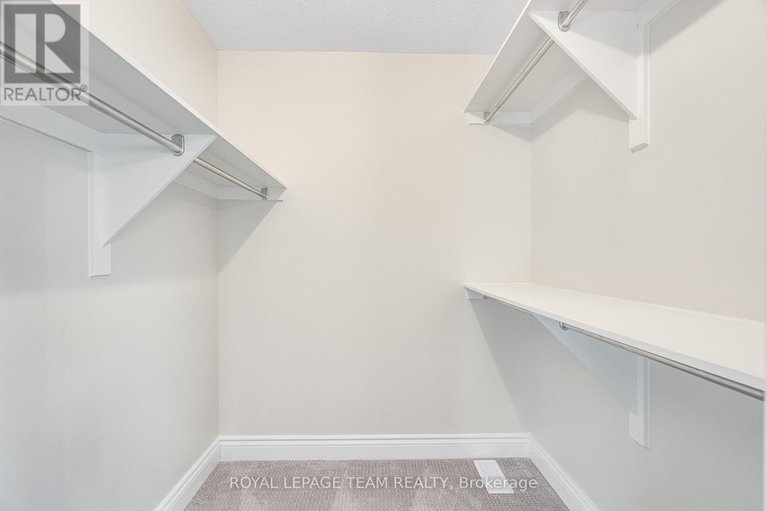 29425119/1925-windwood-place/chapel-hill/ottawa/ontario/K1C7K7_30