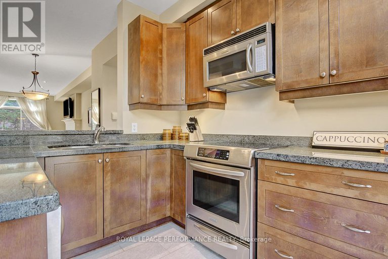 29013155/318-iona-street/westborohampton-park/ottawa/ontario/K1Z7B9_5