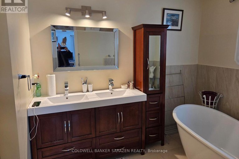 29446145/31-dossetter-way/hunt-club-park/ottawa/ontario/K1G4S3_29