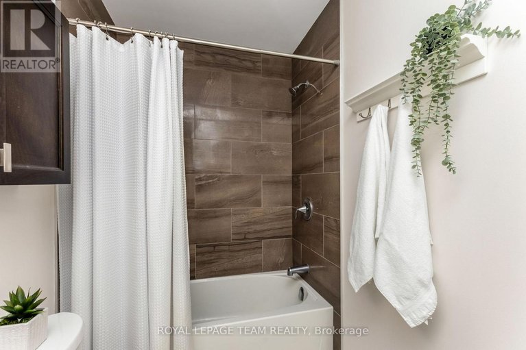 29652358/121-woodhurst-crescent/stittsville-south/ottawa/ontario/K2S0T4_33