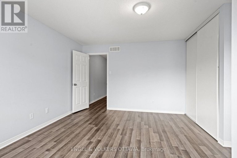 28991870/142-wharhol-private/westcliffe-estates/ottawa/ontario/K2H1G5_18