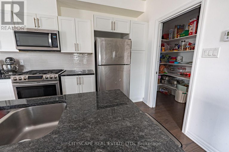 28681279/174-joshua-street/mer-bleuebradley-estatesanderson-park/ottawa/ontario/K1W0A3_15