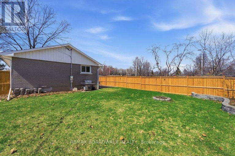 29650658/1279-adirondack-drive/kenson-park/ottawa/ontario/K2C2V7_29