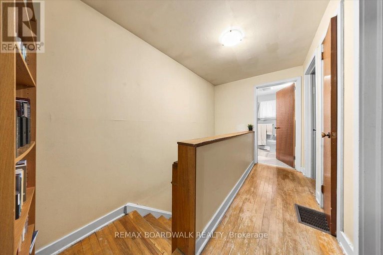 29467725/151-riverdale-avenue/old-ottawa-southrideau-gardens/ottawa/ontario/K1S1R1_35