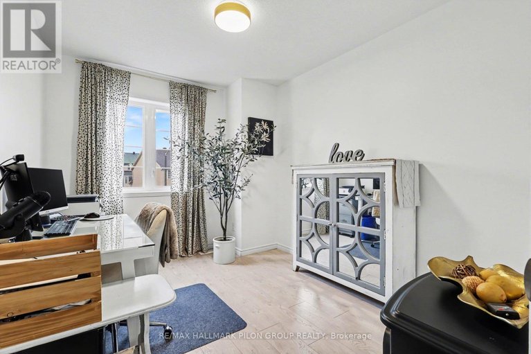 29613578/218-rolling-meadow-crescent/mer-bleuebradley-estatesanderson-park/ottawa/ontario/K1W0B1_16