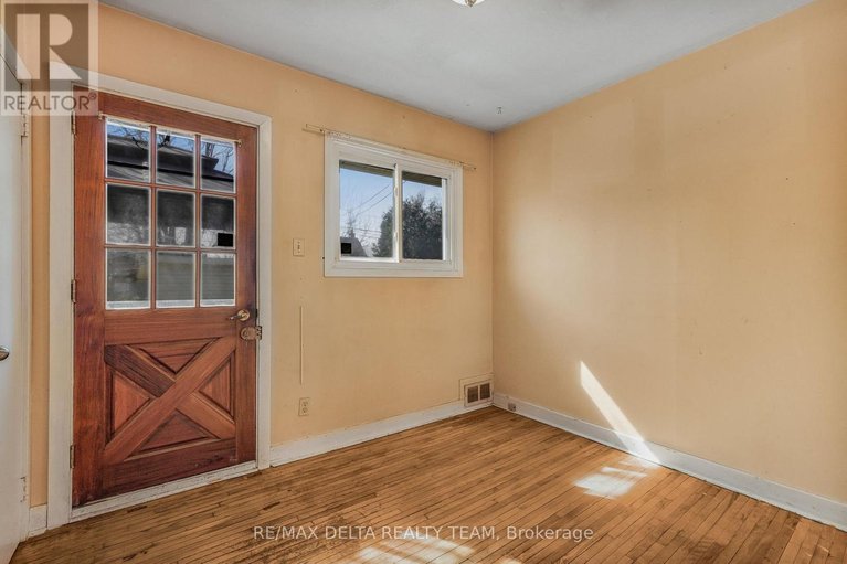 29645620/1242-vancouver-avenue/ellwood/ottawa/ontario/K1V6V3_9