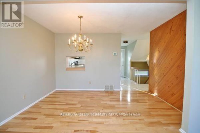 28359553/73-1957-stonehenge-crescent-e/pineview/ottawa/ontario/K1B4N7_8