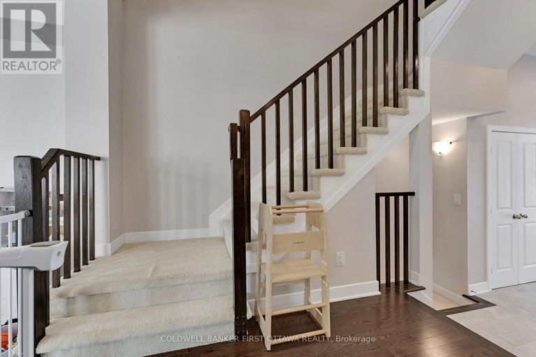 29465691/422-markdale-terrace/riverside-southgloucester-glen/ottawa/ontario/K4M0E2_18