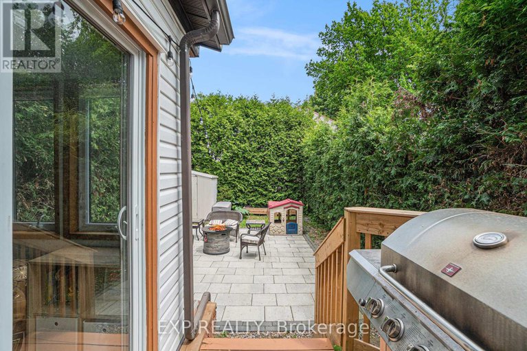 28430492/5-benlark-road/on-the-green/ottawa/ontario/K2J2L5_35