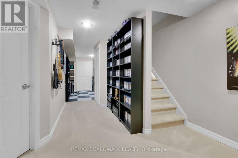 29605776/802-tony-george-place-e/stittsville-north/ottawa/ontario/K2S0R3_18