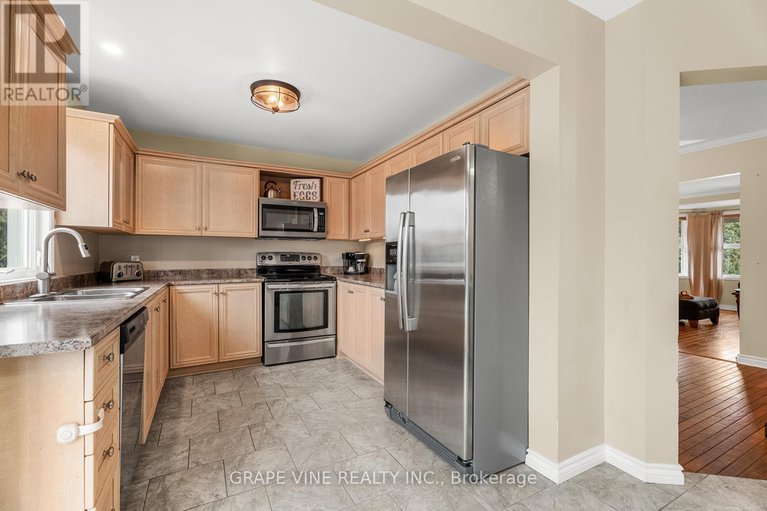 28125073/1651-westport-crescent/chateauneuf/ottawa/ontario/K1C6C4_11