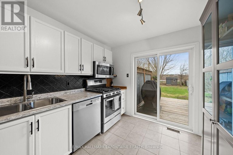29684615/244-jamieson-street/almonte/mississippi-mills/ontario/K0A1A0_16