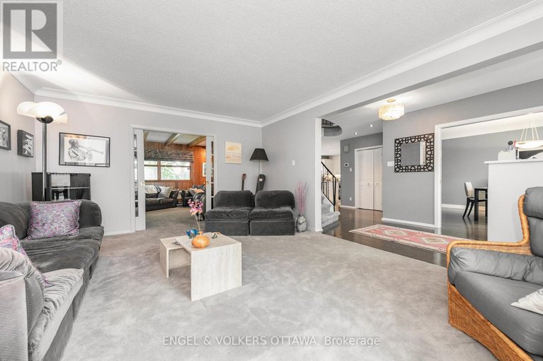 28818666/899-dresden-crescent/whitehaven/ottawa/ontario/K2B5H8_8