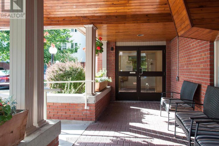 29059313/137-848-seyton-drive/westcliffe-estates/ottawa/ontario/K2H9G6_2