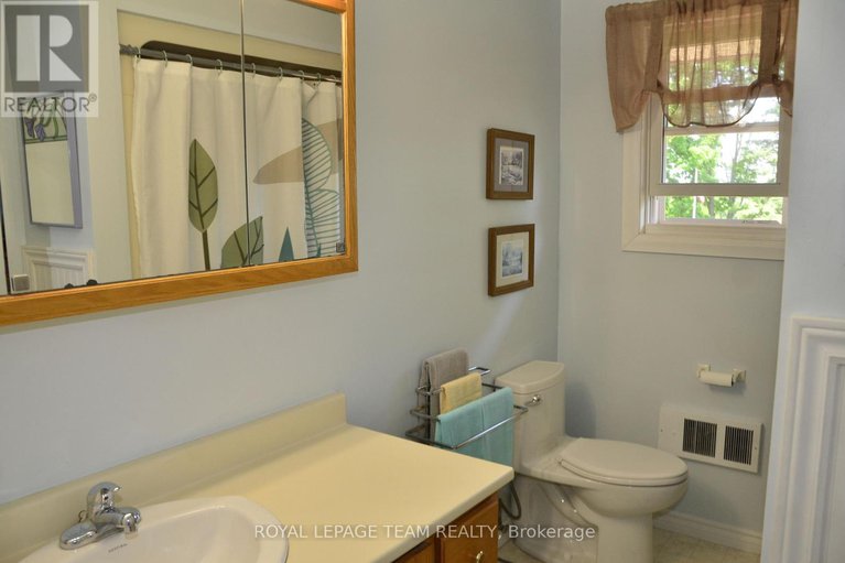 28426387/4951-hwy-31-bank-street-n/south-dundas-williamsburgh-twp/south-dundas/ontario/K0C2H0_19