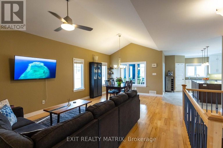 29600894/484-bruges-street/embrun/russell/ontario/K0A1W0_7