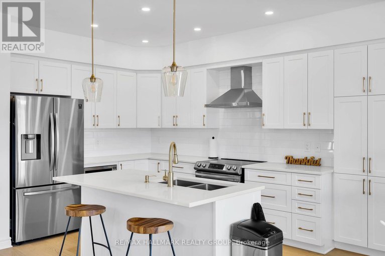 29635213/112-crevasse-road/mer-bleuebradley-estatesanderson-park/ottawa/ontario/K1W0P9_22