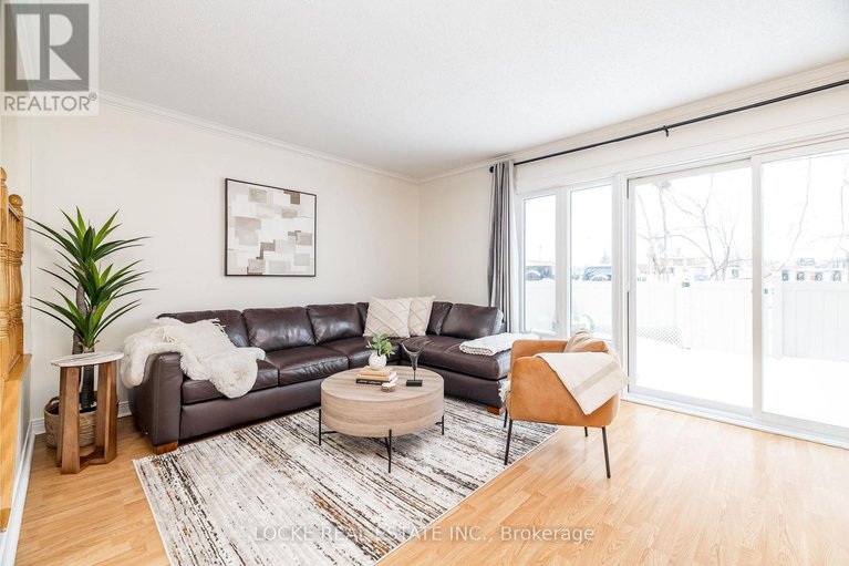 29239640/22-550-straby-avenue/overbrookcastle-heights/ottawa/ontario/K1K1H1_5