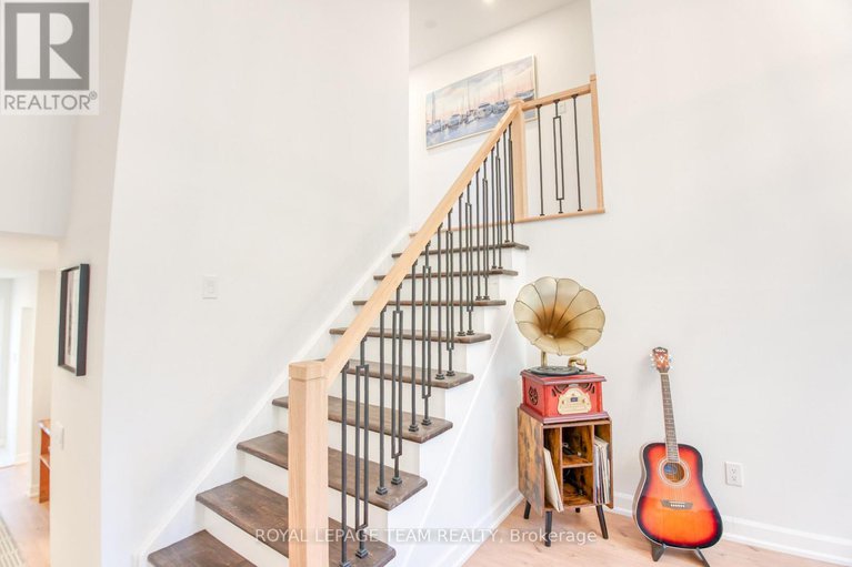 28847948/21-equestrian-drive/bridlewood/ottawa/ontario/K2M1B8_22