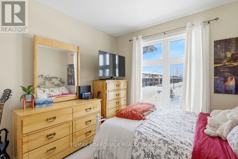 29343898/306-rainrock-crescent/mer-bleuebradley-estatesanderson-park/ottawa/ontario/K1W0J8_22