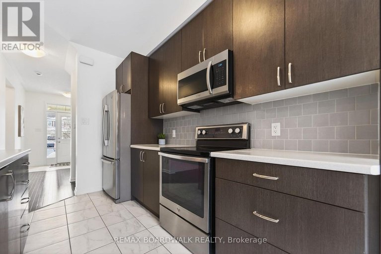 29438320/716-oakglade-avenue/emerald-meadowstrailwest/ottawa/ontario/K2M0B3_16