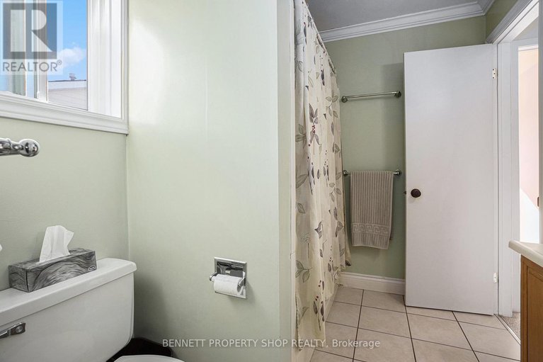 28998987/1717-des-perdrix-crescent/orleanssunridge/ottawa/ontario/K1C5B5_13