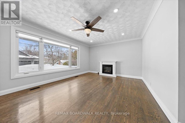 29447126/21-turtleback-way-drive/stittsville-south/ottawa/ontario/K2S1P8_12