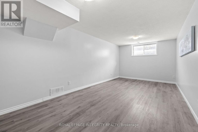 29487628/213-opus-street/emerald-meadowstrailwest/ottawa/ontario/K2S0J2_31