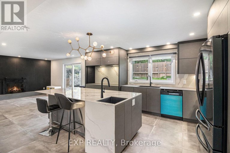 28353223/2195-niagara-drive/applewood-acres/ottawa/ontario/K1H6H5_10