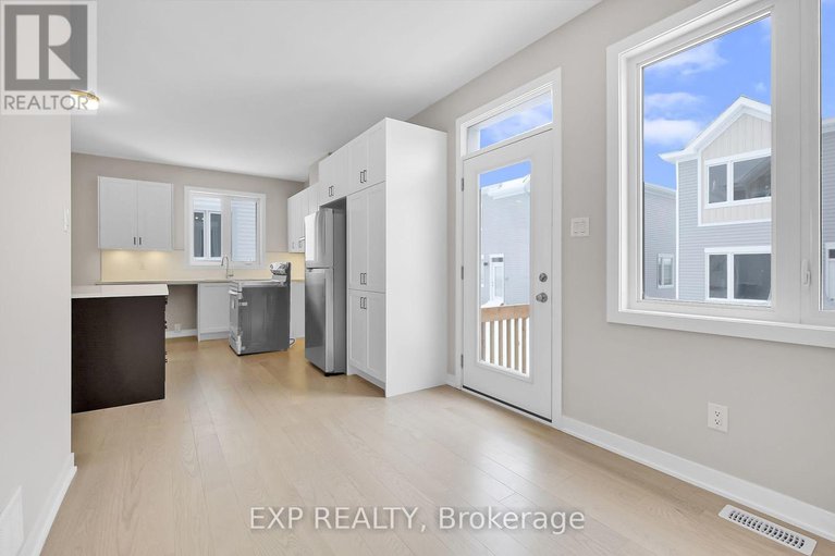 28620818/98-pizzicato-street/mer-bleuebradley-estatesanderson-park/ottawa/ontario/K1C7G4_14