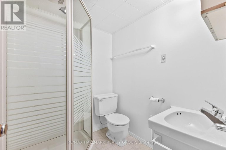 28611186/2234-bingham-street/elmvale-acresurbandale/ottawa/ontario/K1G2V7_36
