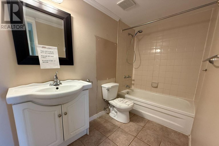 28227973/202-345-centrum-boulevard/bilberry-creekqueenswood-heights/ottawa/ontario/K1E3W9_17