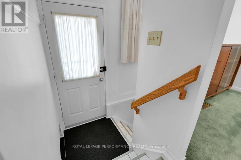 29450823/9-kilmory-crescent/borden-farmstewart-farmcarleton-heightsparkwood-hills/ottawa/ontario/K2E6M9_25