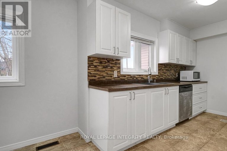 29602828/1563-thurlow-street/fallingbrookridgemount/ottawa/ontario/K4A2K6_7