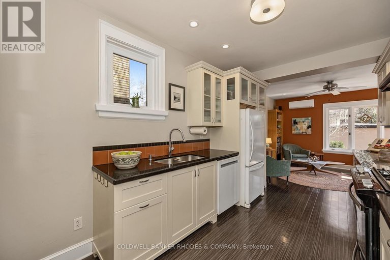 29667356/592-besserer-street/sandy-hill/ottawa/ontario/K1N6C9_11