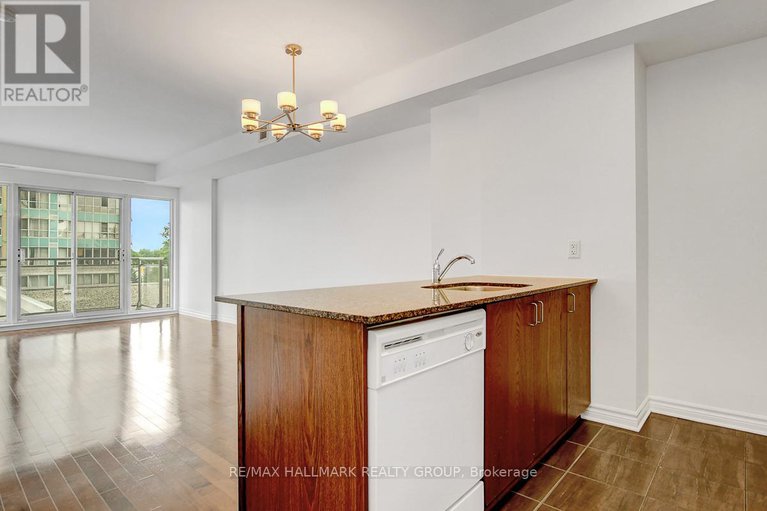 28694787/303-70-landry-street/vanier/ottawa/ontario/K1L0A8_17