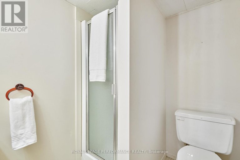 29636837/1582-digby-street/riverview-park/ottawa/ontario/K1G0P6_37