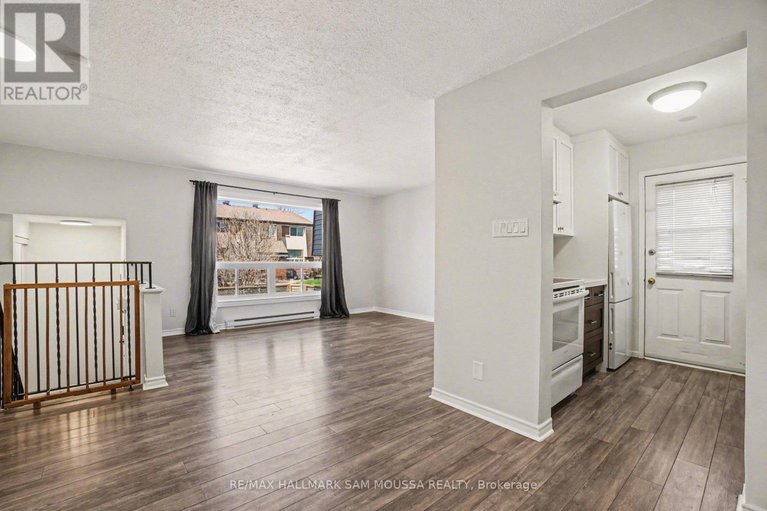 29672531/28c-woodvale-green/craig-henrywoodvale/ottawa/ontario/K2G4H4_16