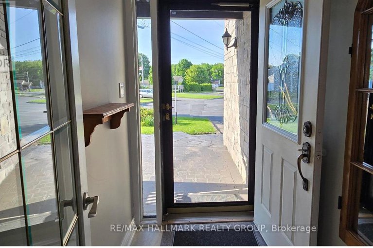 28400251/976-laporte-street/town-of-rockland/clarence-rockland/ontario/K4K1A5_2
