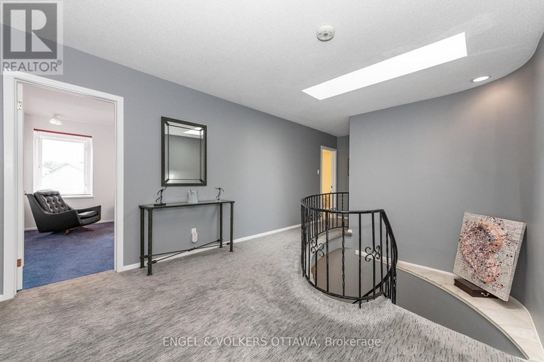 28818666/899-dresden-crescent/whitehaven/ottawa/ontario/K2B5H8_13