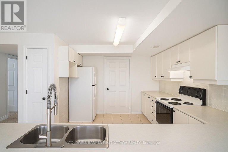 28960475/403-120-grant-carman-drive/borden-farmstewart-farmcarleton-heightsparkwood-hills/ottawa/ontario/K2E1C8_5