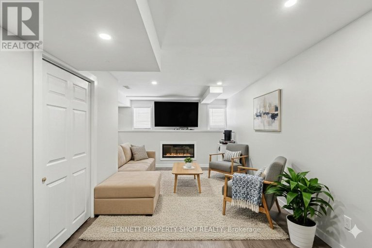 29516250/159-conifer-creek-circle/emerald-meadowstrailwest/ottawa/ontario/K2M0M2_16