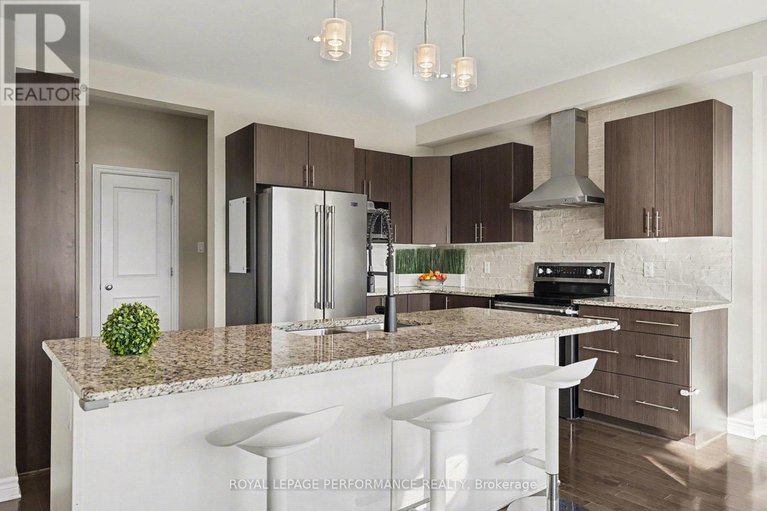 29669159/504-yellow-birch-street/mer-bleuebradley-estatesanderson-park/ottawa/ontario/K1W0J3_5