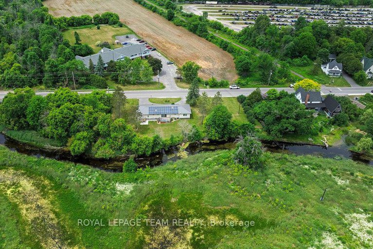 28499907/517-donald-b-munro-drive/carp/ottawa/ontario/K0A1L0_33